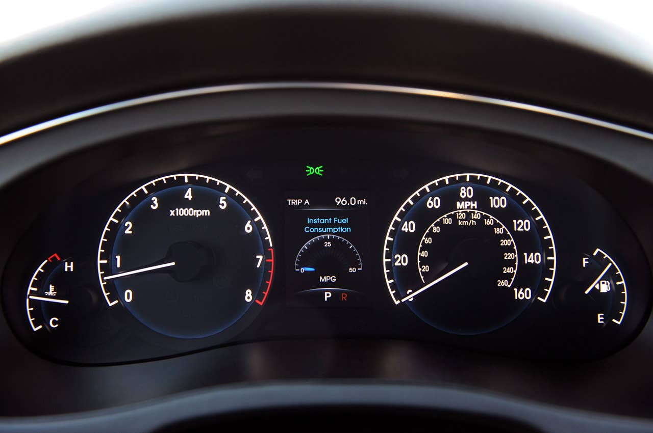 2012 Hyundai Genesis gauges