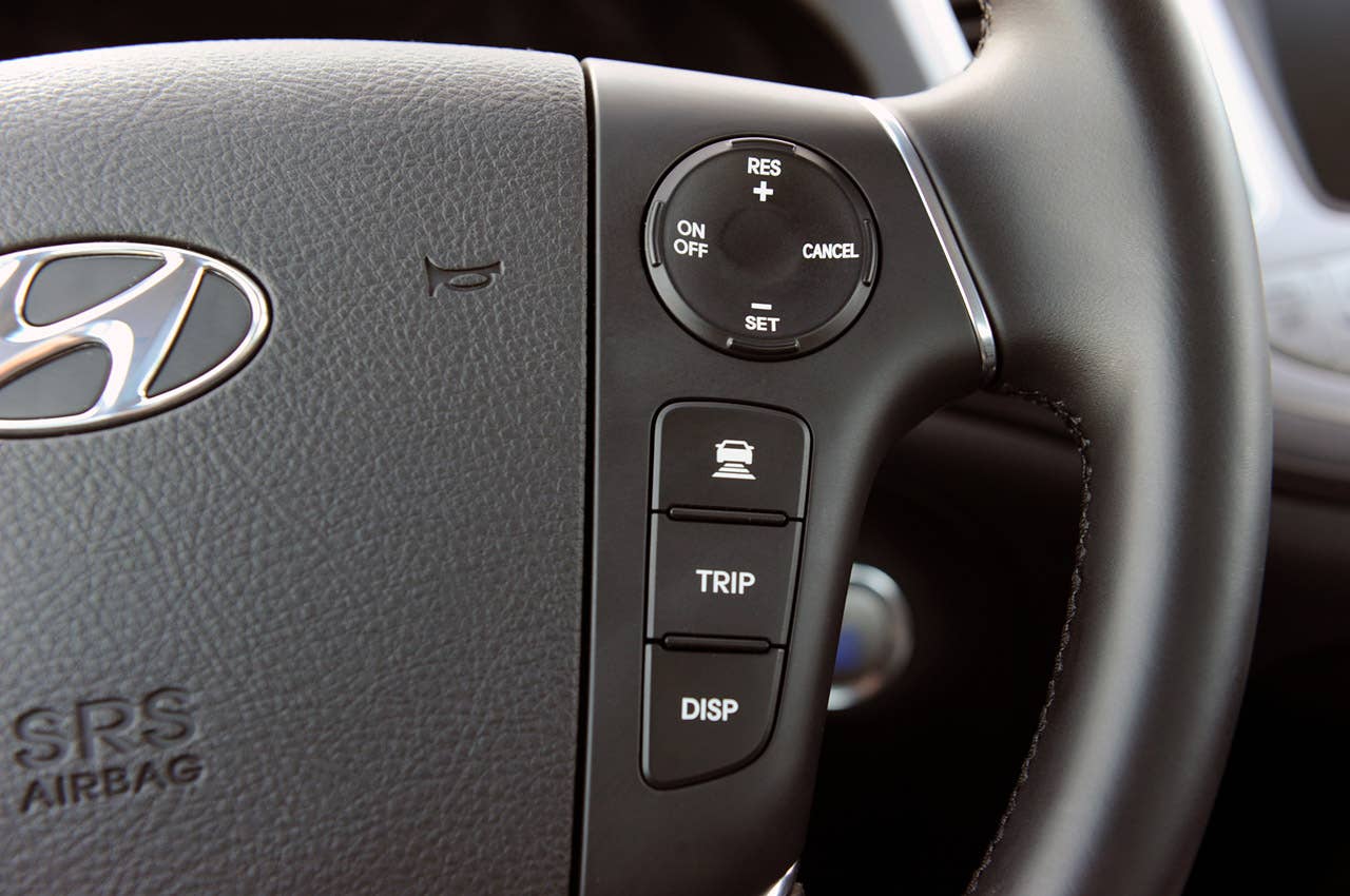 2012 Hyundai Genesis steering wheel controls