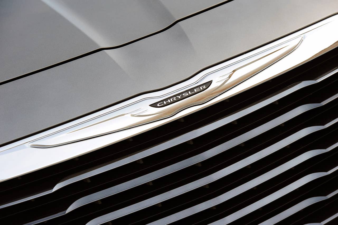 2012 Chrysler 300 S logo