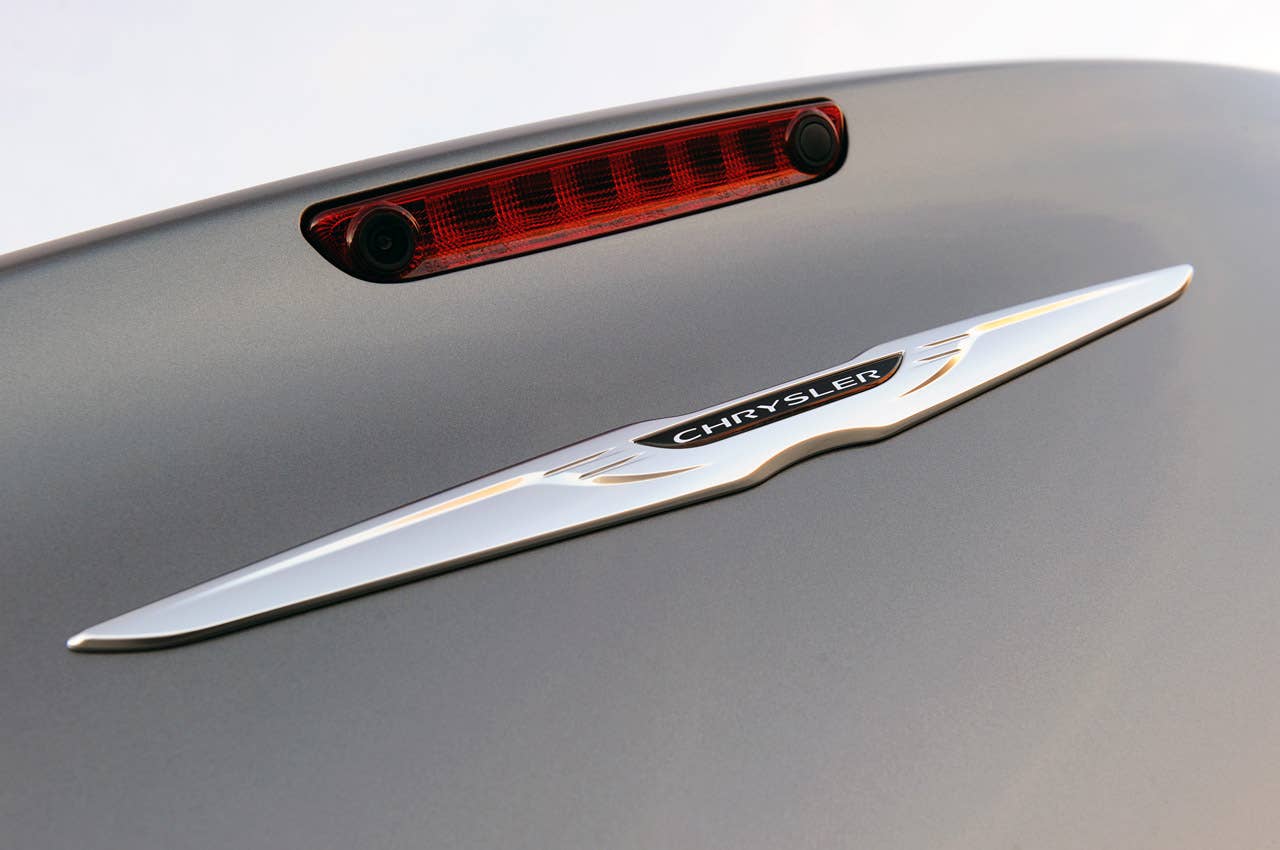 2012 Chrysler 300 S logo