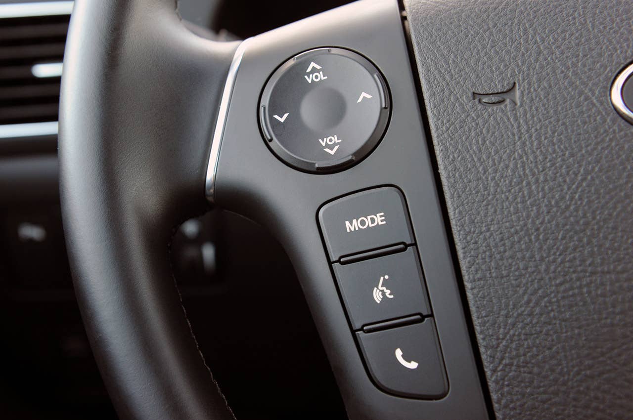 2012 Hyundai Genesis steering wheel controls