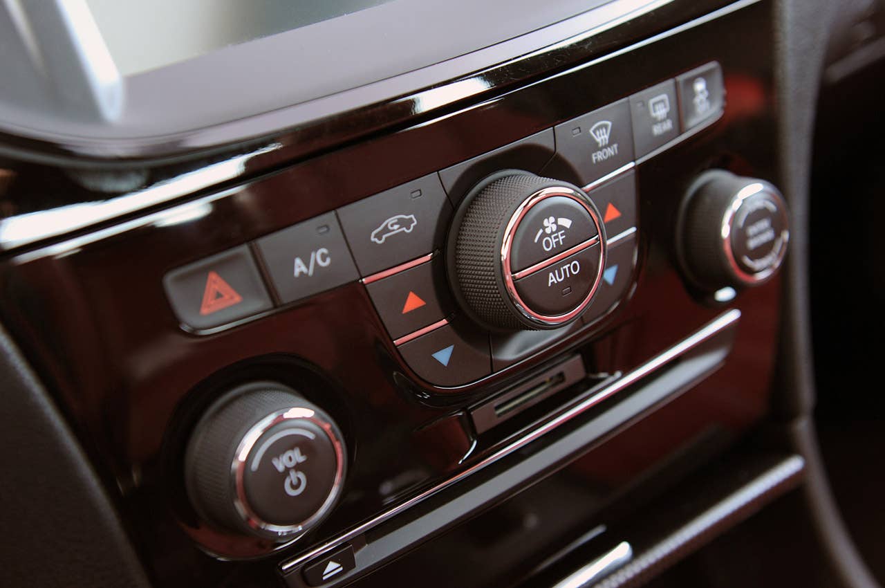 2012 Chrysler 300 S climate controls