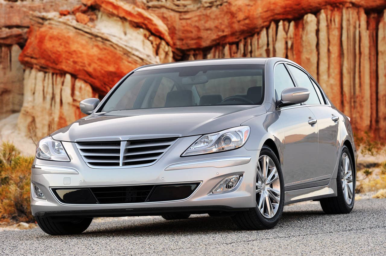 2012 Hyundai Genesis front 3/4 view