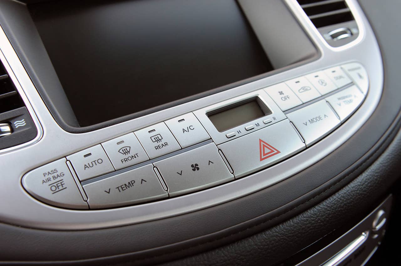 2012 Hyundai Genesis climate controls