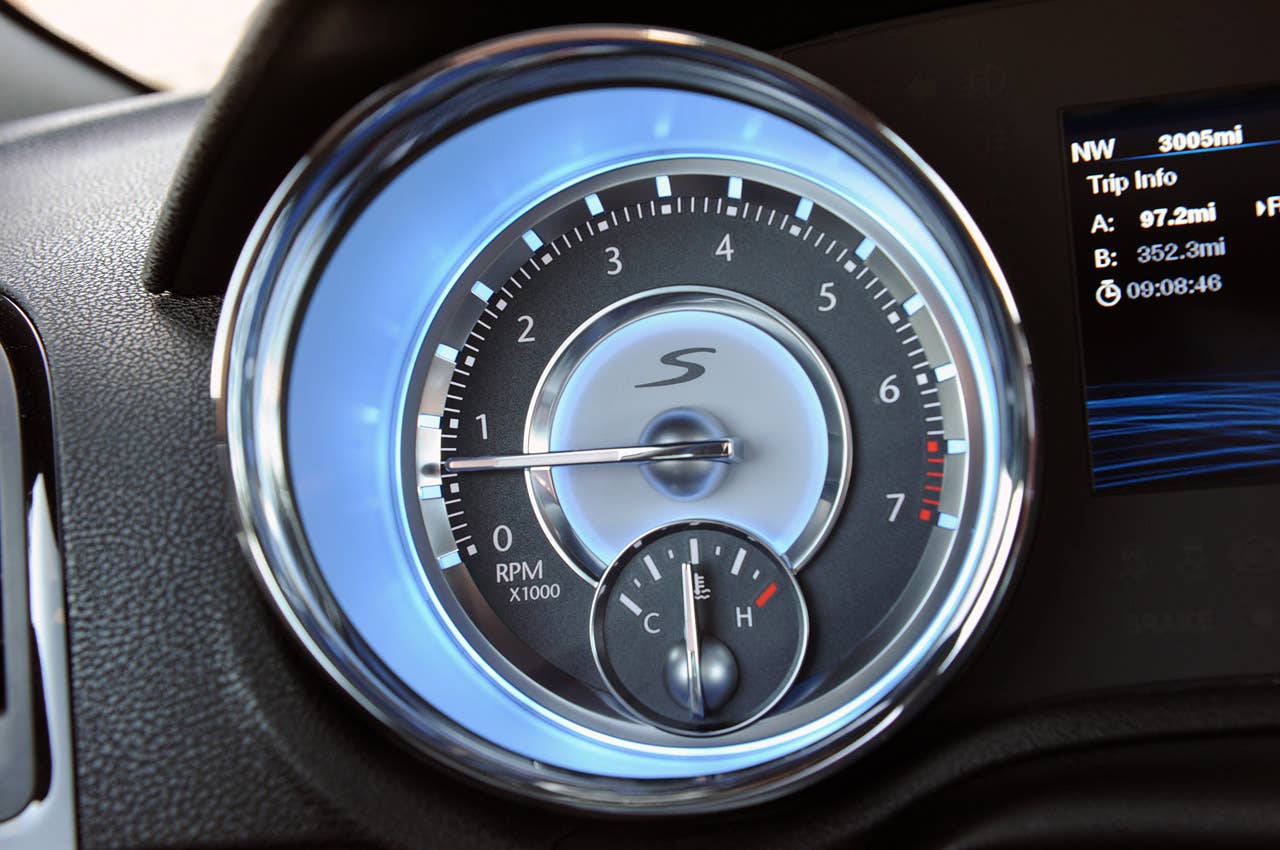 2012 Chrysler 300 S tachometer