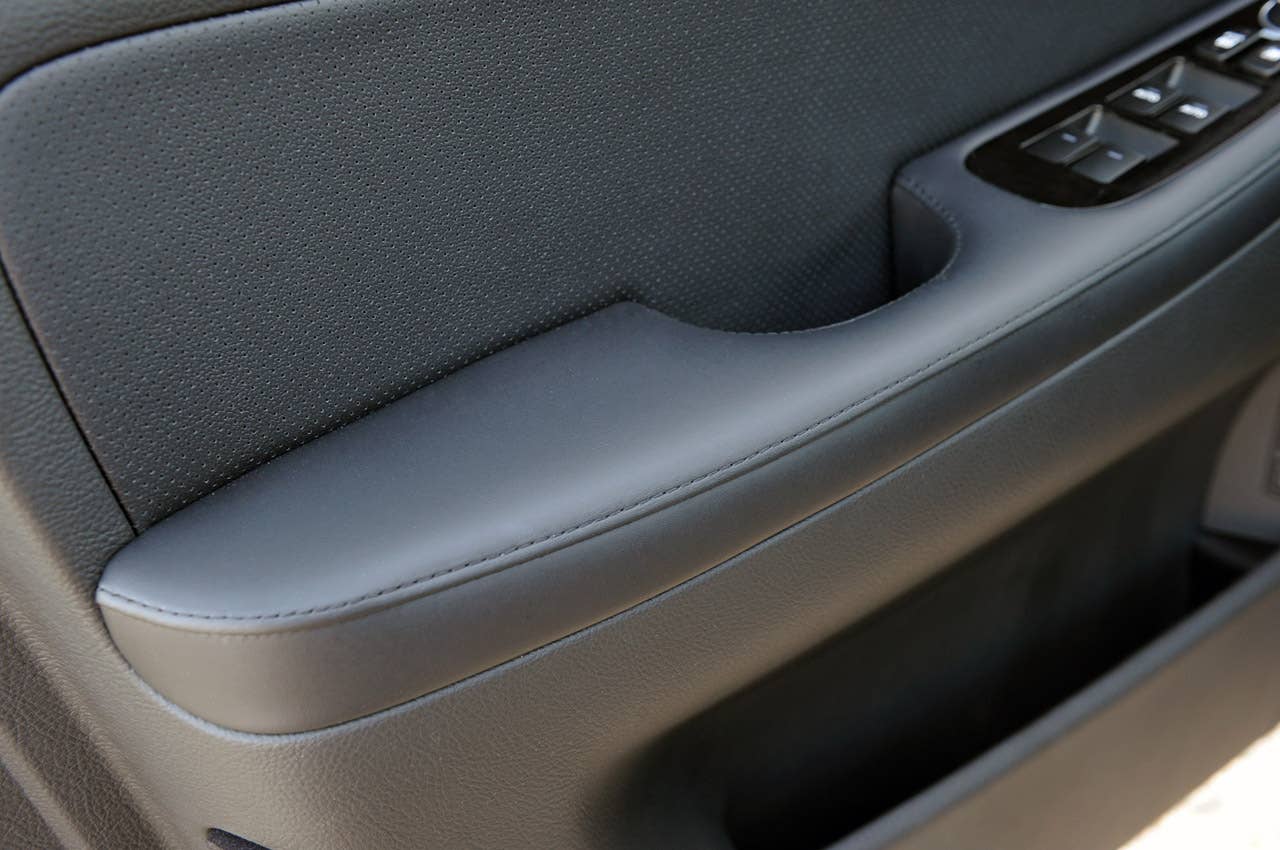 2012 Hyundai Genesis door trim
