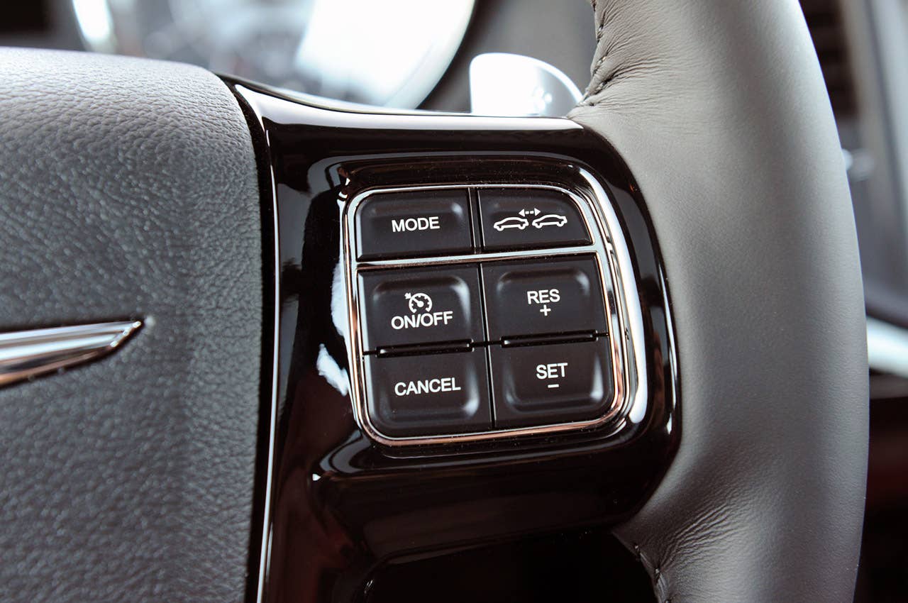 2012 Chrysler 300 S steering wheel controls