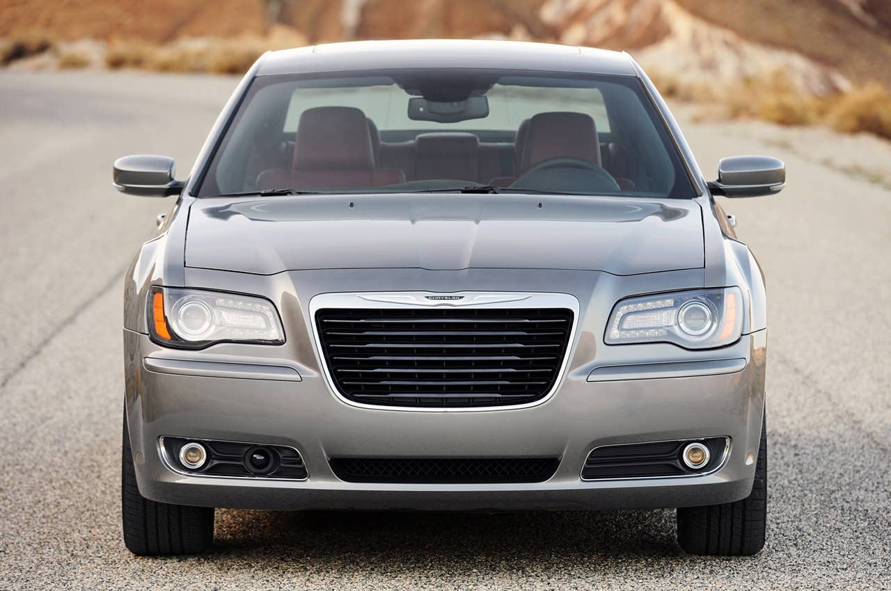 2012 Chrysler 300 S front view