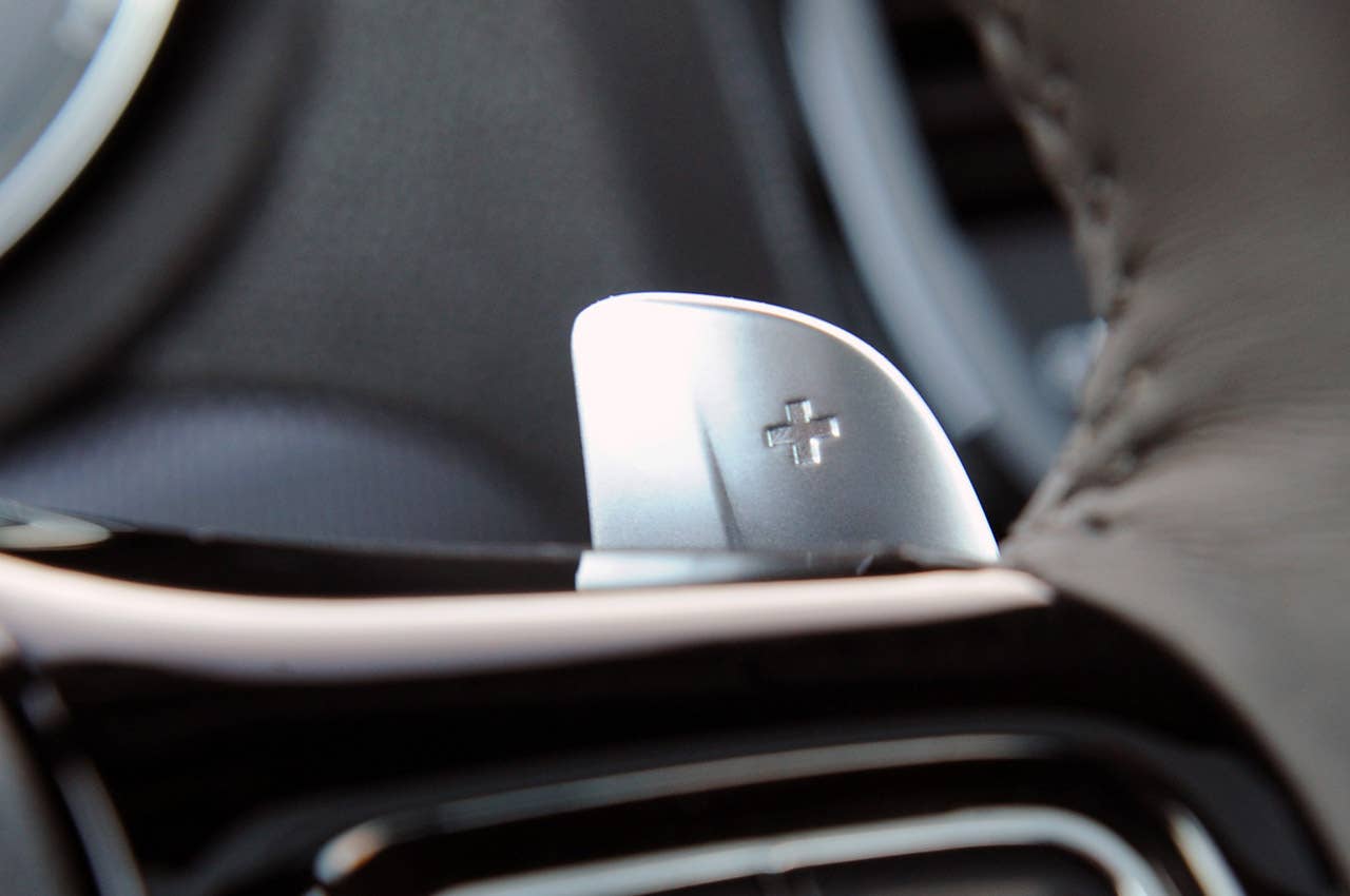 2012 Chrysler 300 S paddle shifter