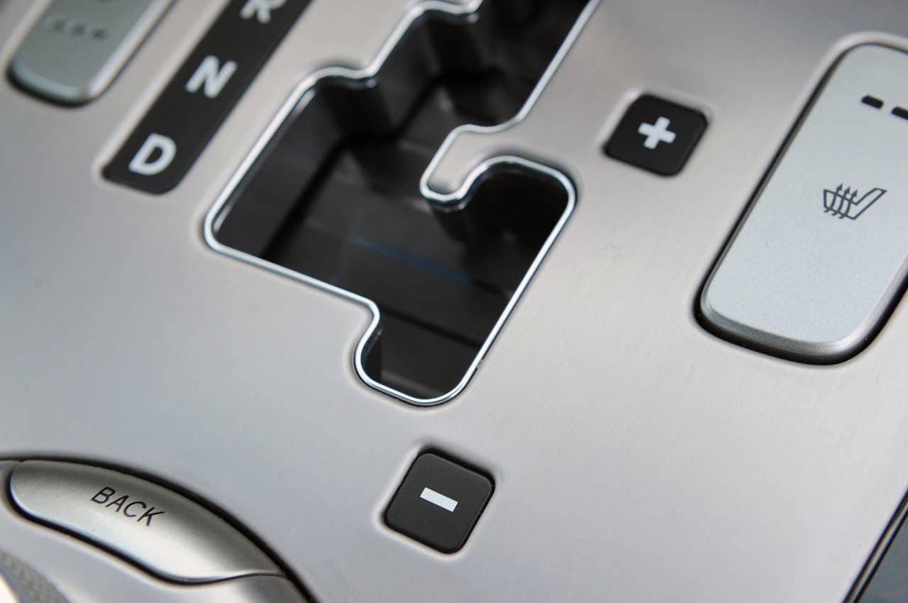 2012 Hyundai Genesis shifter gate