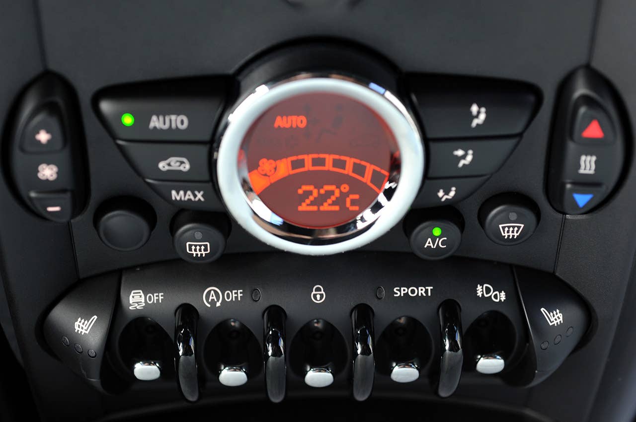2014 Mini Cooper S Paceman climate controls