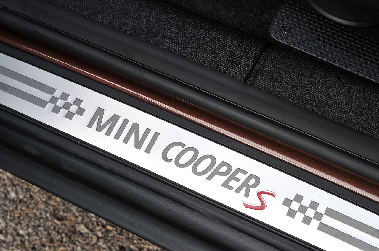 2014 Mini Cooper S Paceman sill plate