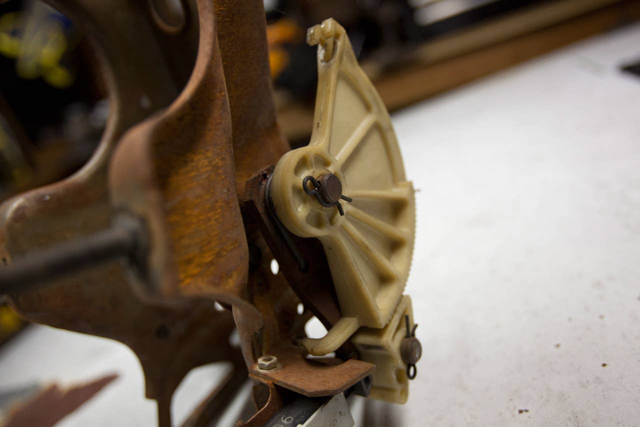 Clutch cable adjustment quadrant