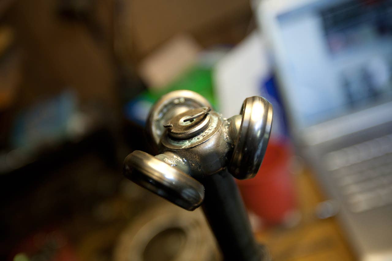 Ford Mustang Cobra Axle dissassembly