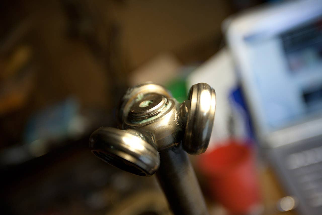 Ford Mustang Cobra Axle dissassembly