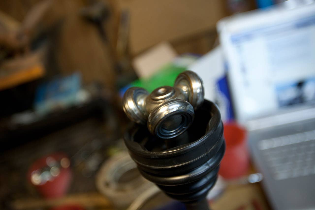 Ford Mustang Cobra Axle dissassembly