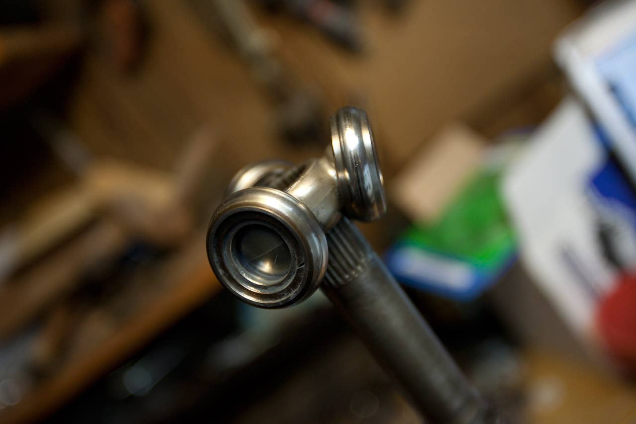 Ford Mustang Cobra Axle dissassembly