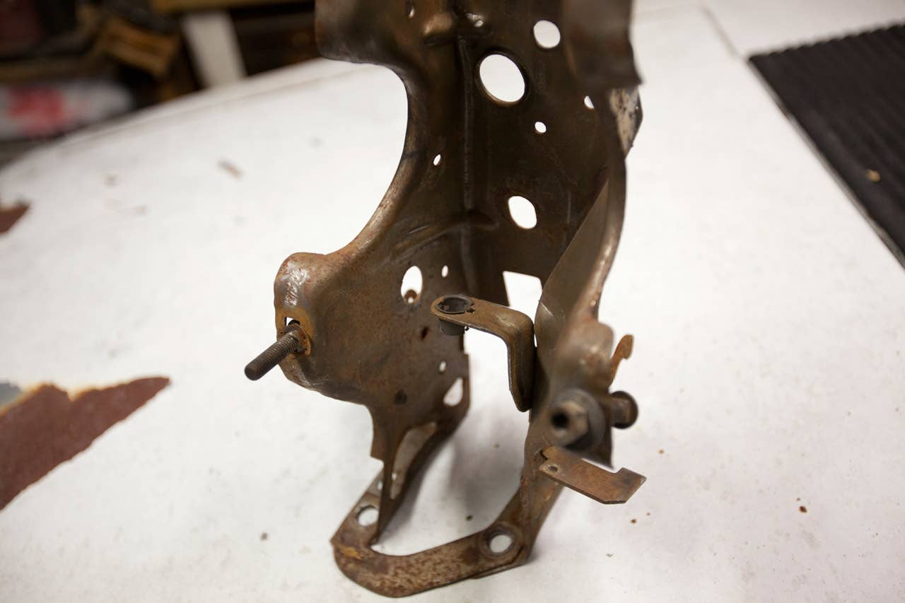 Manual pedal box with clutch tube removed