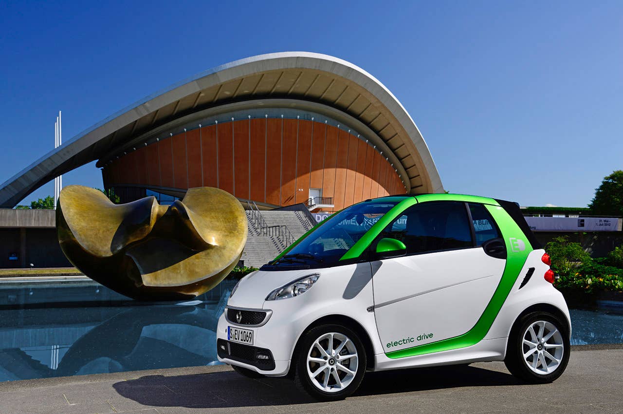 2013 Smart Fortwo Electric Drive front 3/4 view