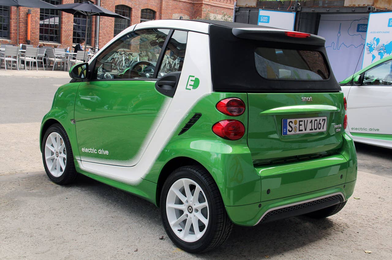 2013 Smart Fortwo Electric Drive rear 3/4 view