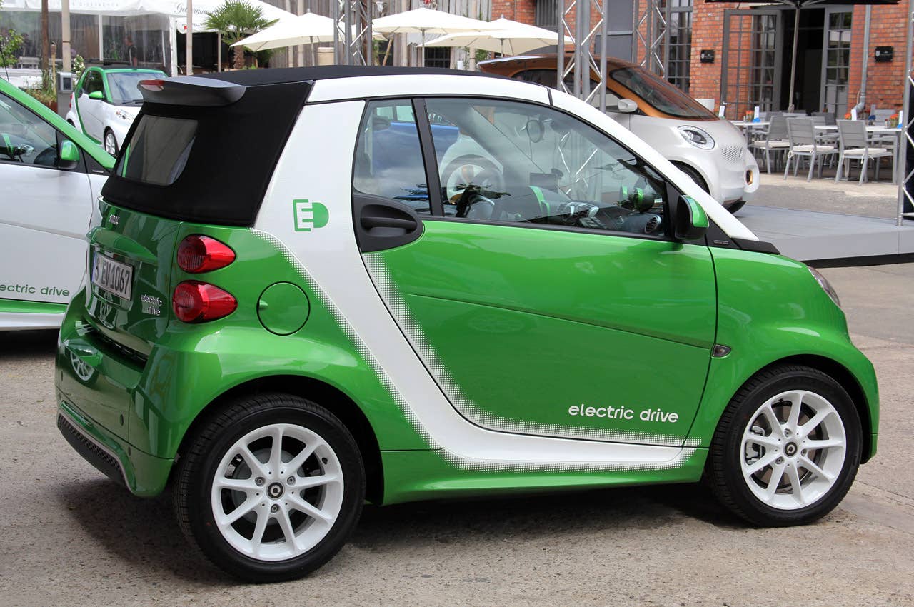 2013 Smart Fortwo Electric Drive rear 3/4 view