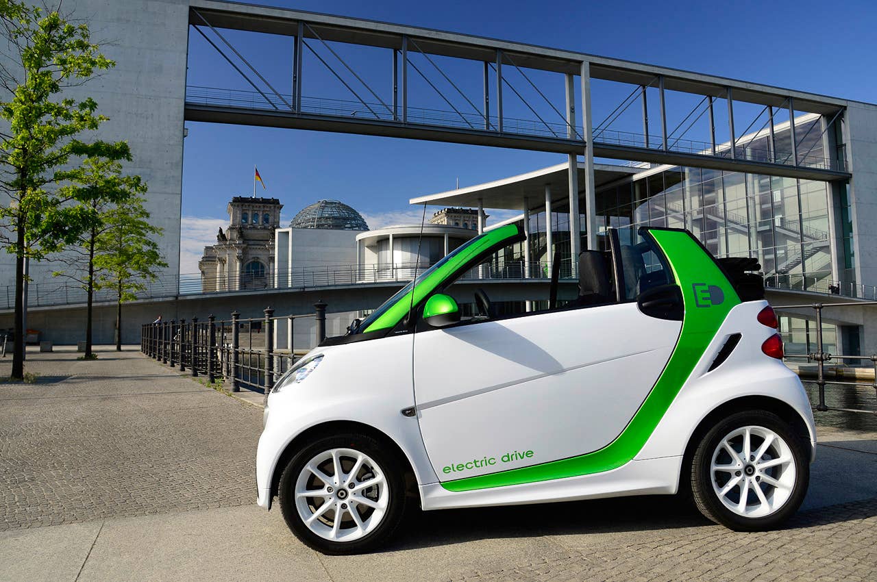 2013 Smart Fortwo Electric Drive side view