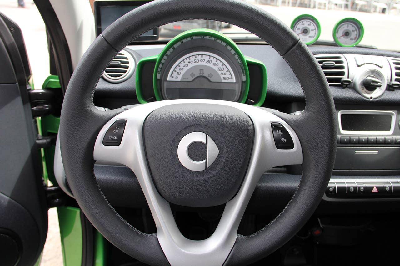 2013 Smart Fortwo Electric Drive steering wheel