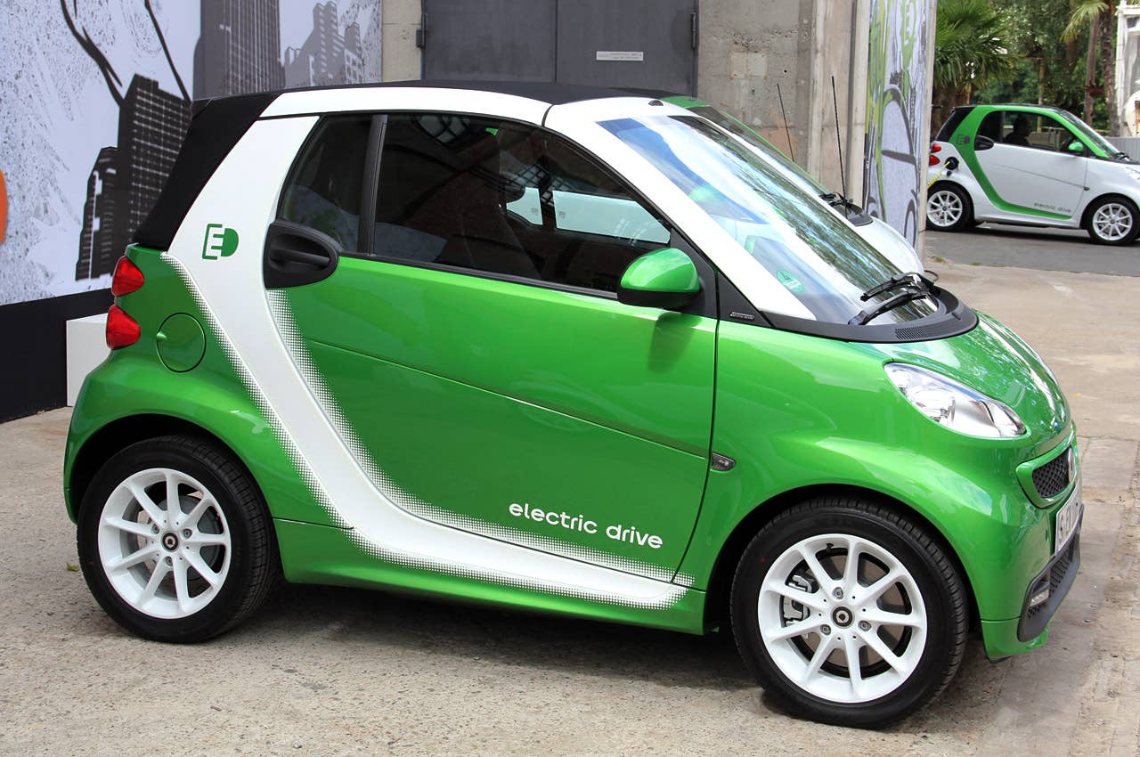 2013 Smart Fortwo Electric Drive front 3/4 view