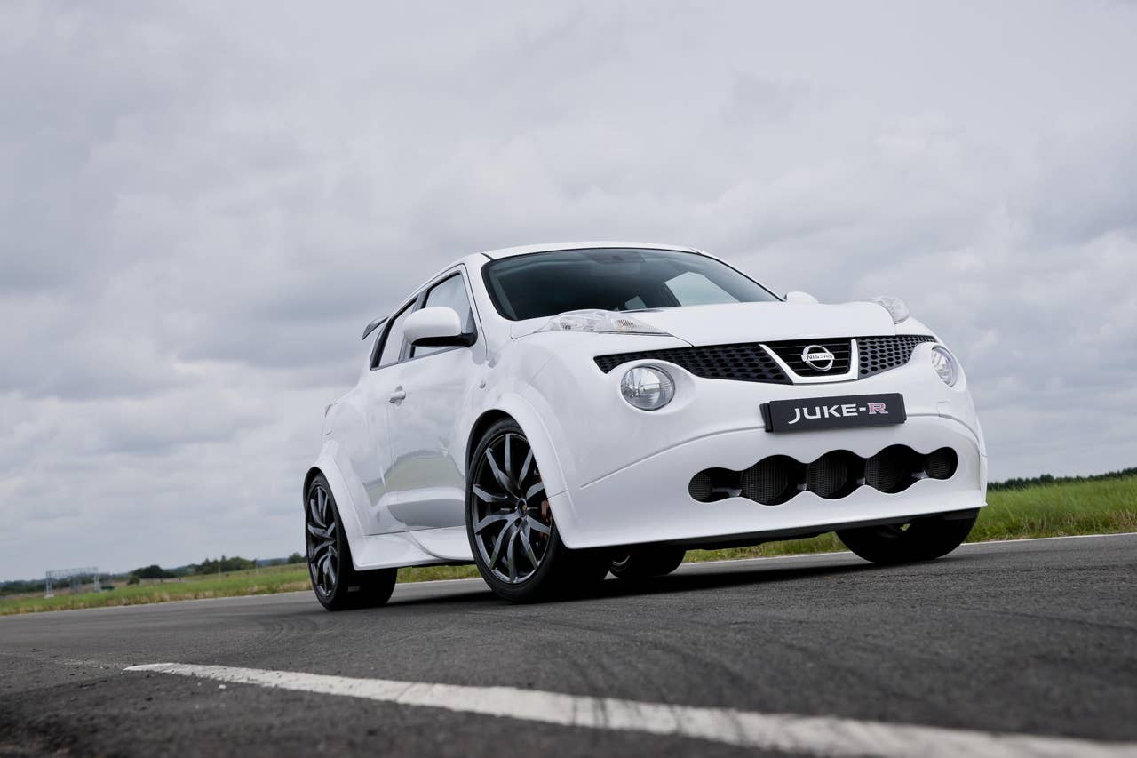 Nissan Juke-R No. 001 front 3/4