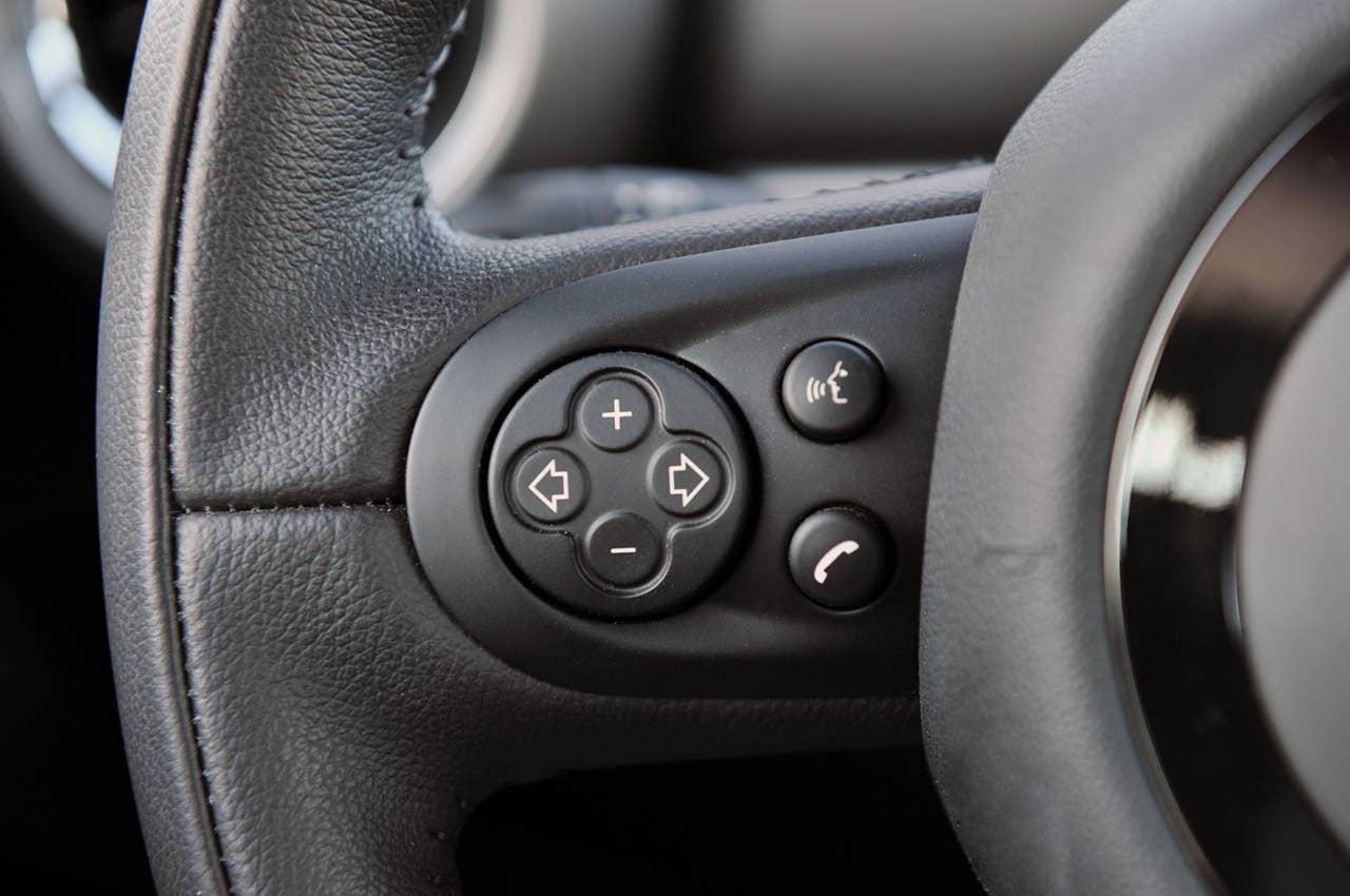 2011 Mini Countryman steering wheel audio controls