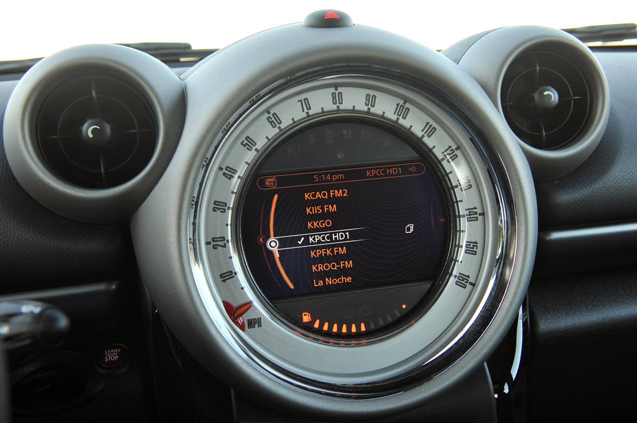 2011 Mini Countryman audio system display