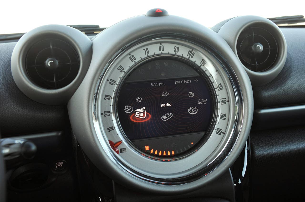 2011 Mini Countryman audio system display