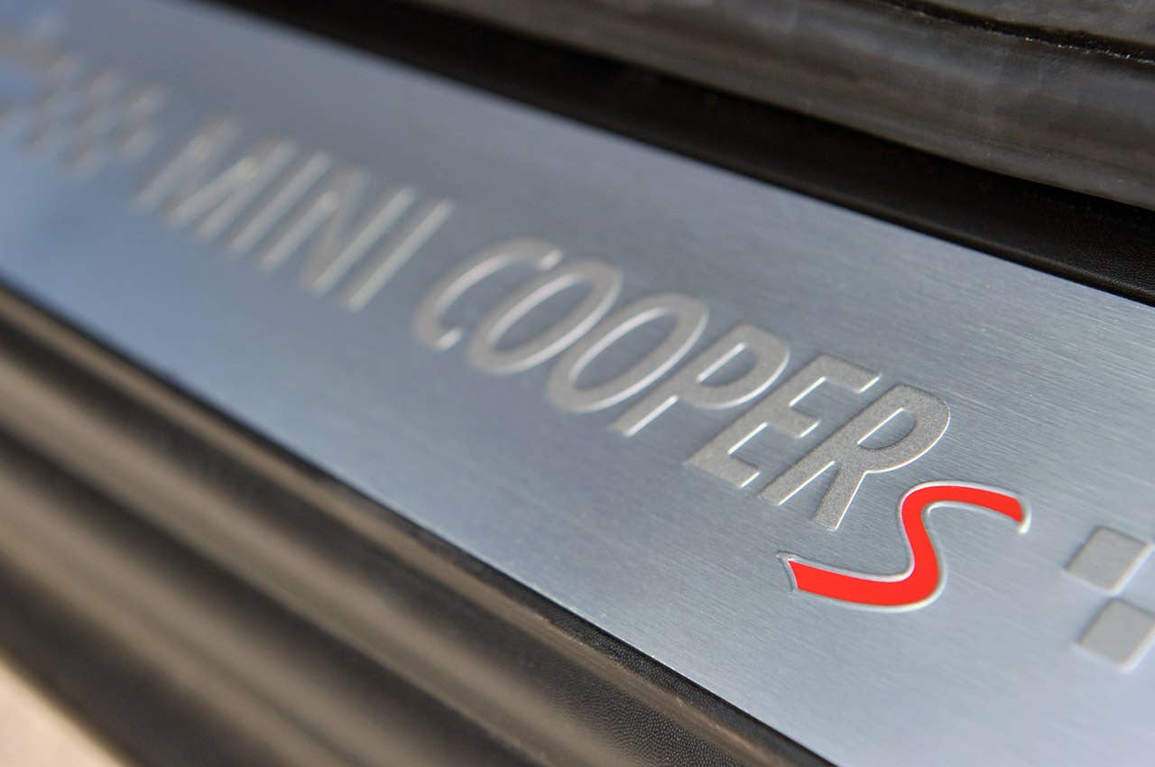 2011 Mini Countryman sill plate