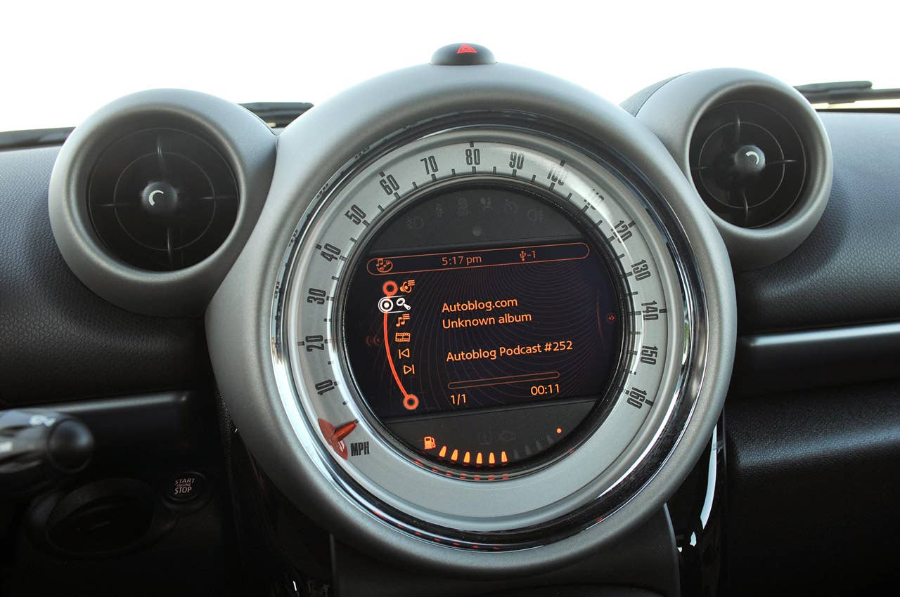 2011 Mini Countryman audio system display