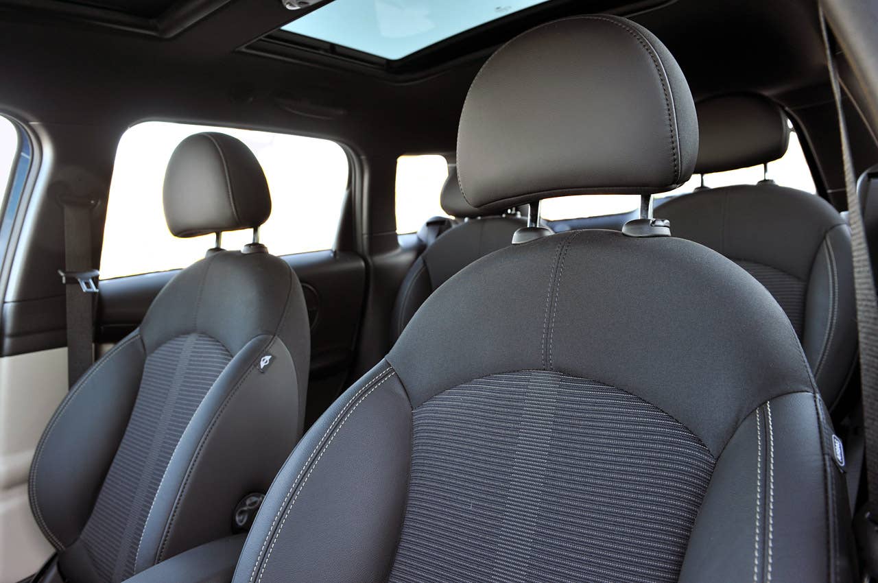 2011 Mini Countryman front seats