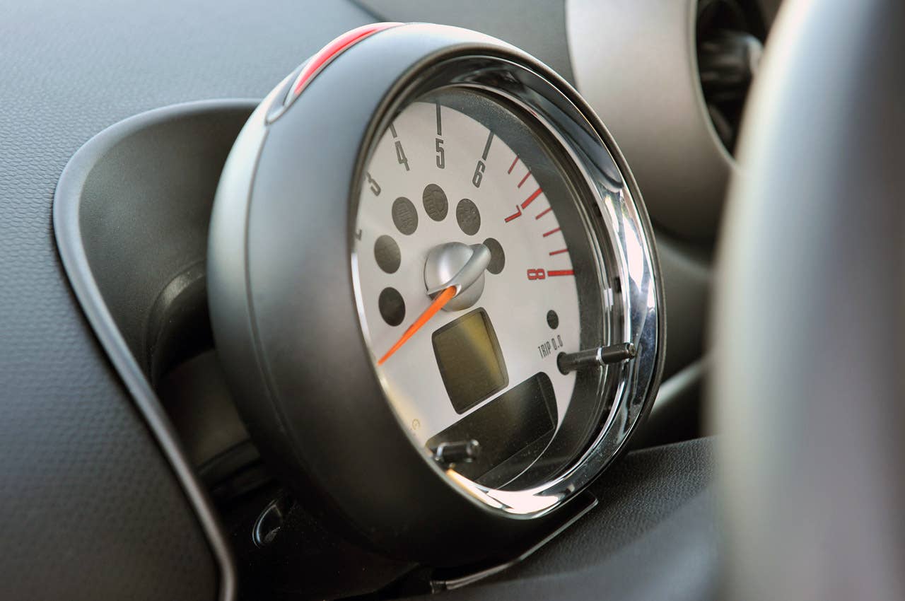 2011 Mini Countryman tachometer