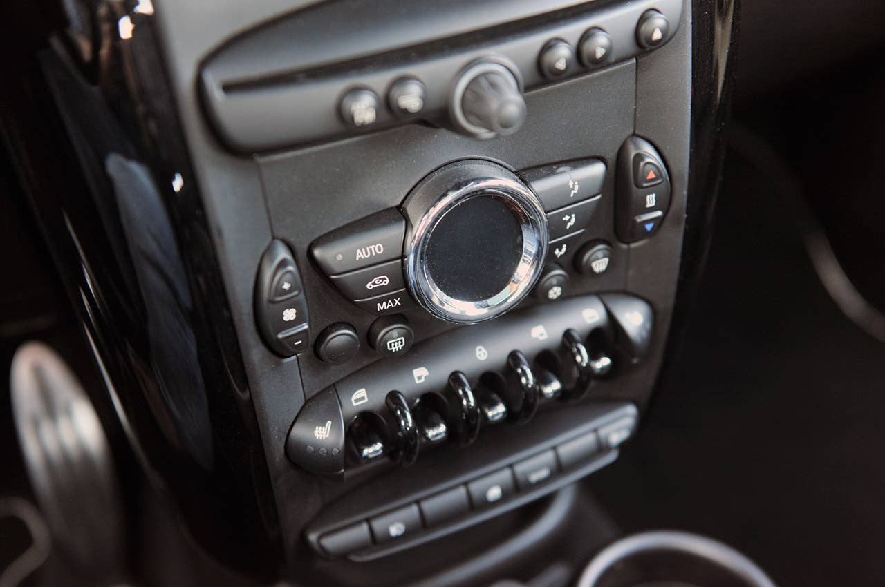 2011 Mini Countryman instrument panel