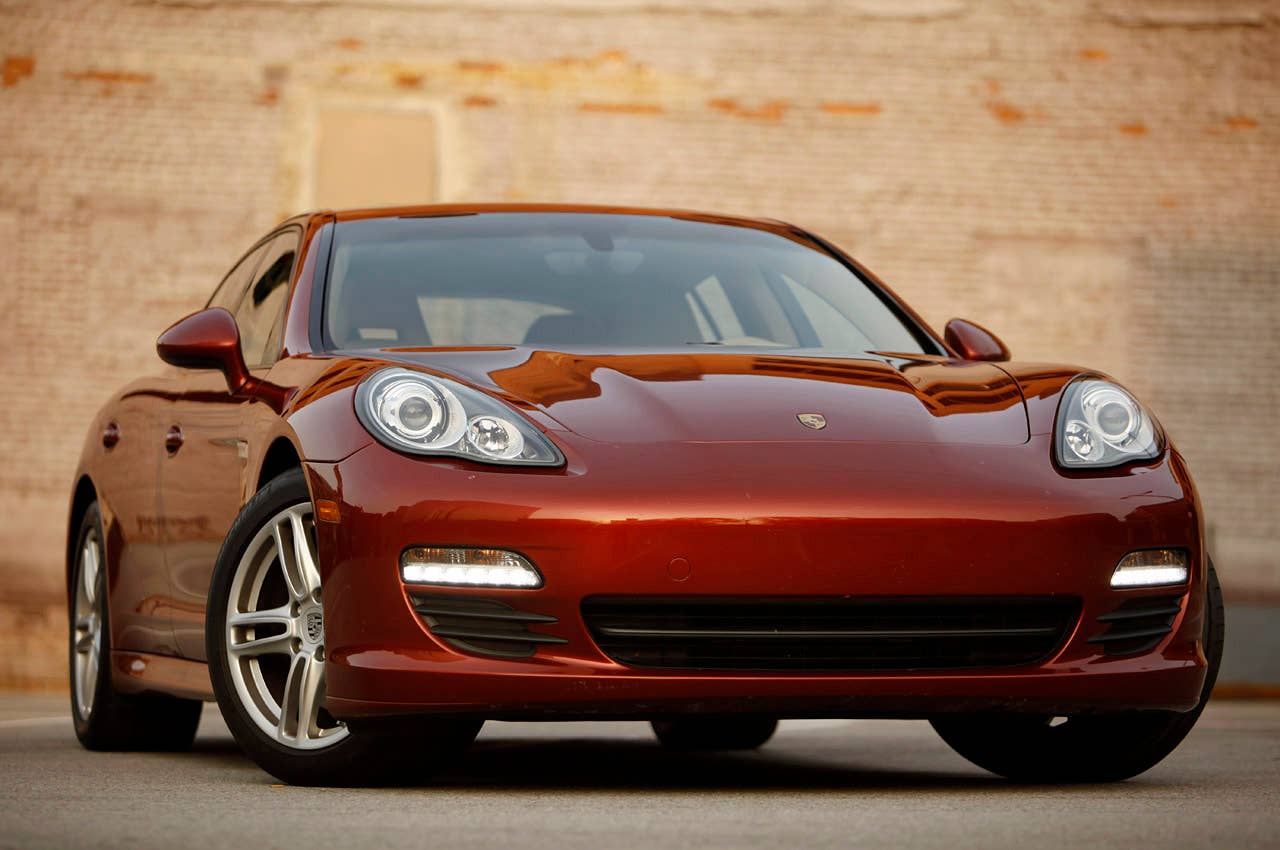 2011 Porsche Panamera V6 front 3/4 view