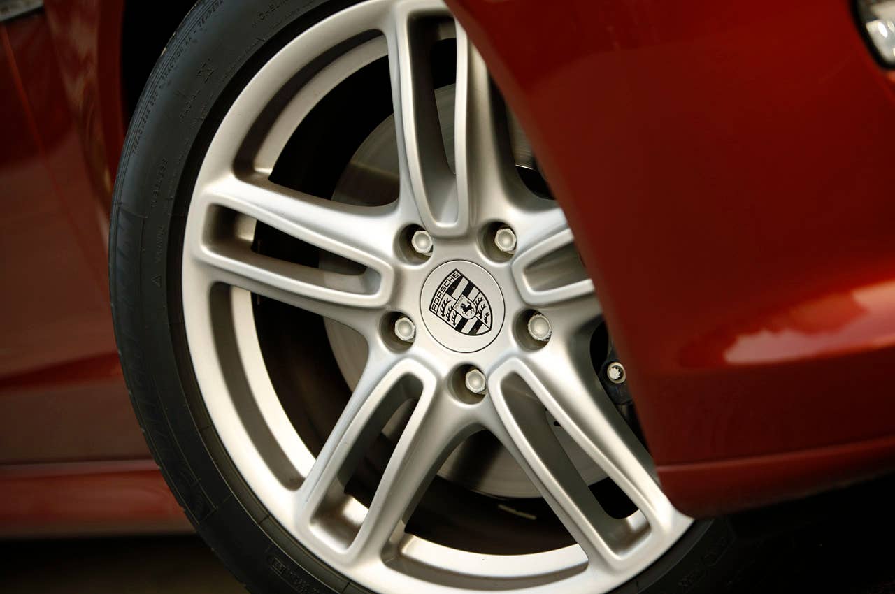 2011 Porsche Panamera V6 wheel