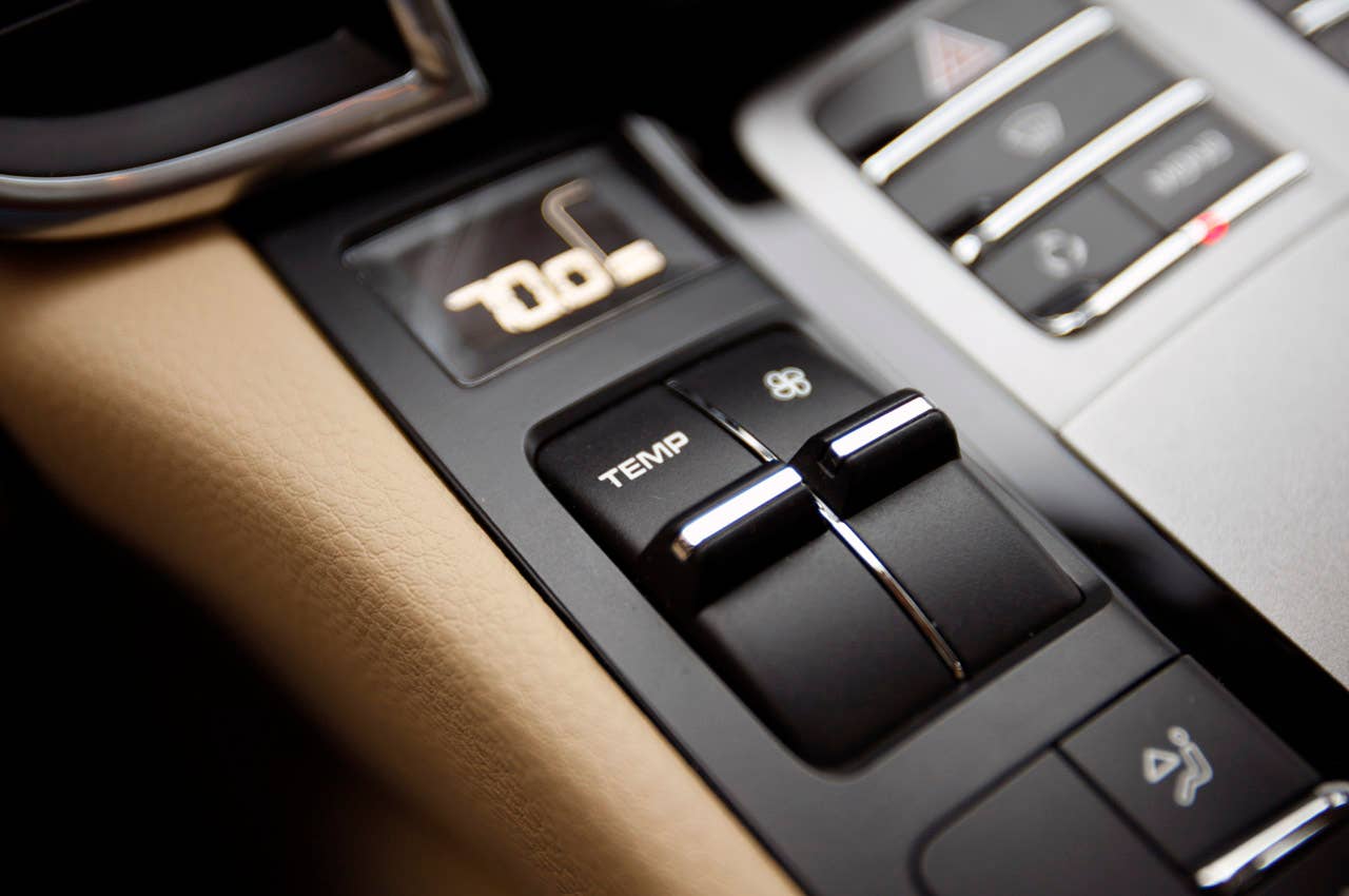 2011 Porsche Panamera V6 climate controls