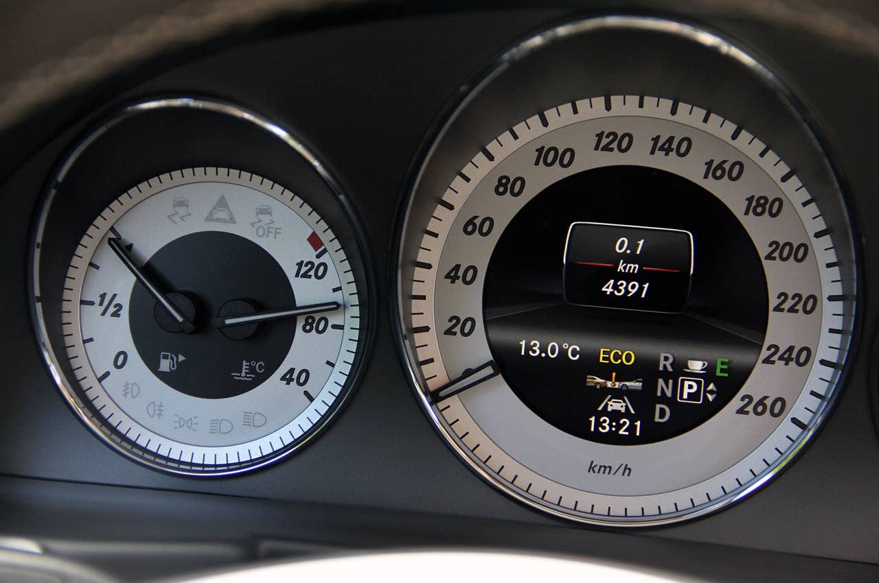 2013 Mercedes-Benz GLK speedometer