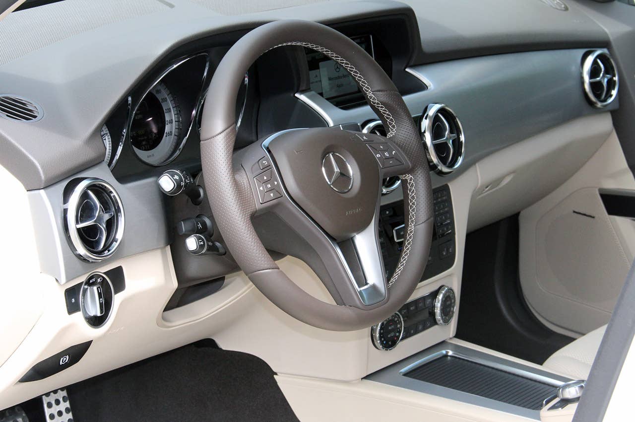 2013 Mercedes-Benz GLK interior