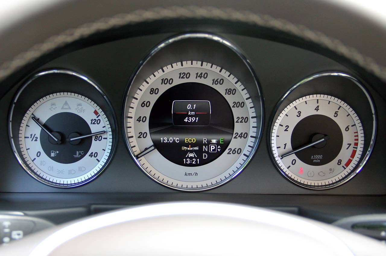 2013 Mercedes-Benz GLK gauges