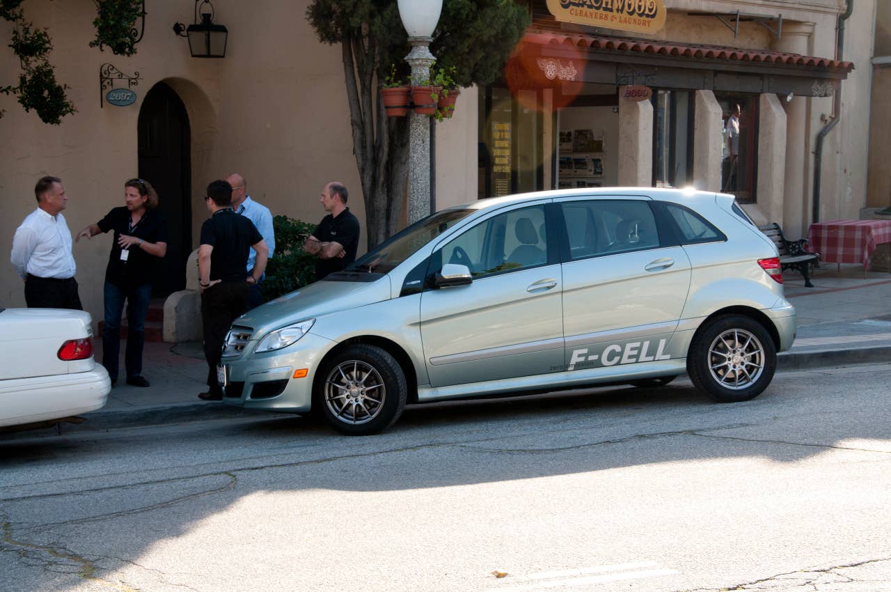 Mercedes-Benz F-Cell first customer car