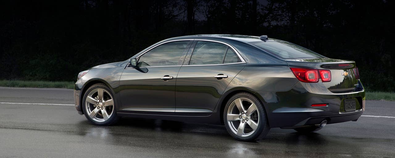 New start/stop technology shuts down the 2.5L engine to save fuel when the Malibu stops momentarily, such as stoplights, contributing to an estimated five-percent increase in city fuel economy.  An auxiliary battery powers electric accessories such as the climate system, power windows and radio during engine restarts.