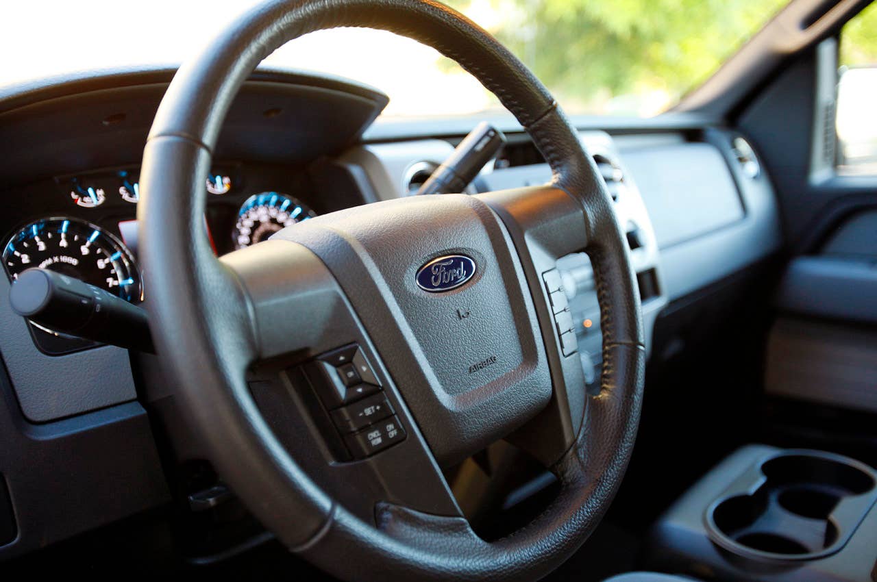 2011 Ford F-150 4x4 SuperCrew steering wheel