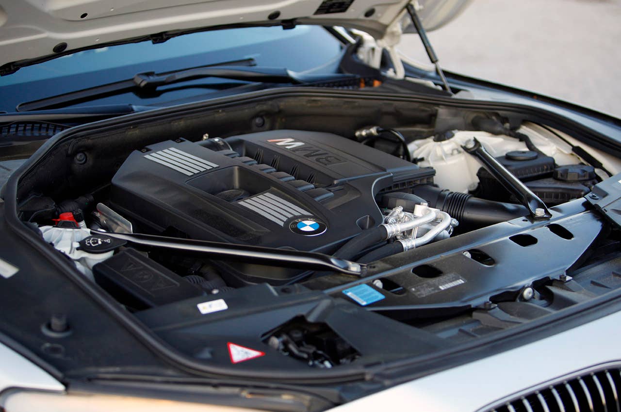 2011 BMW 740Li engine