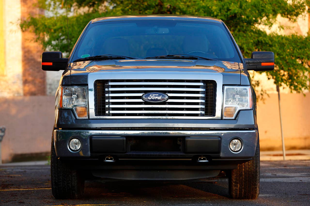 2011 Ford F-150 4x4 SuperCrew front view