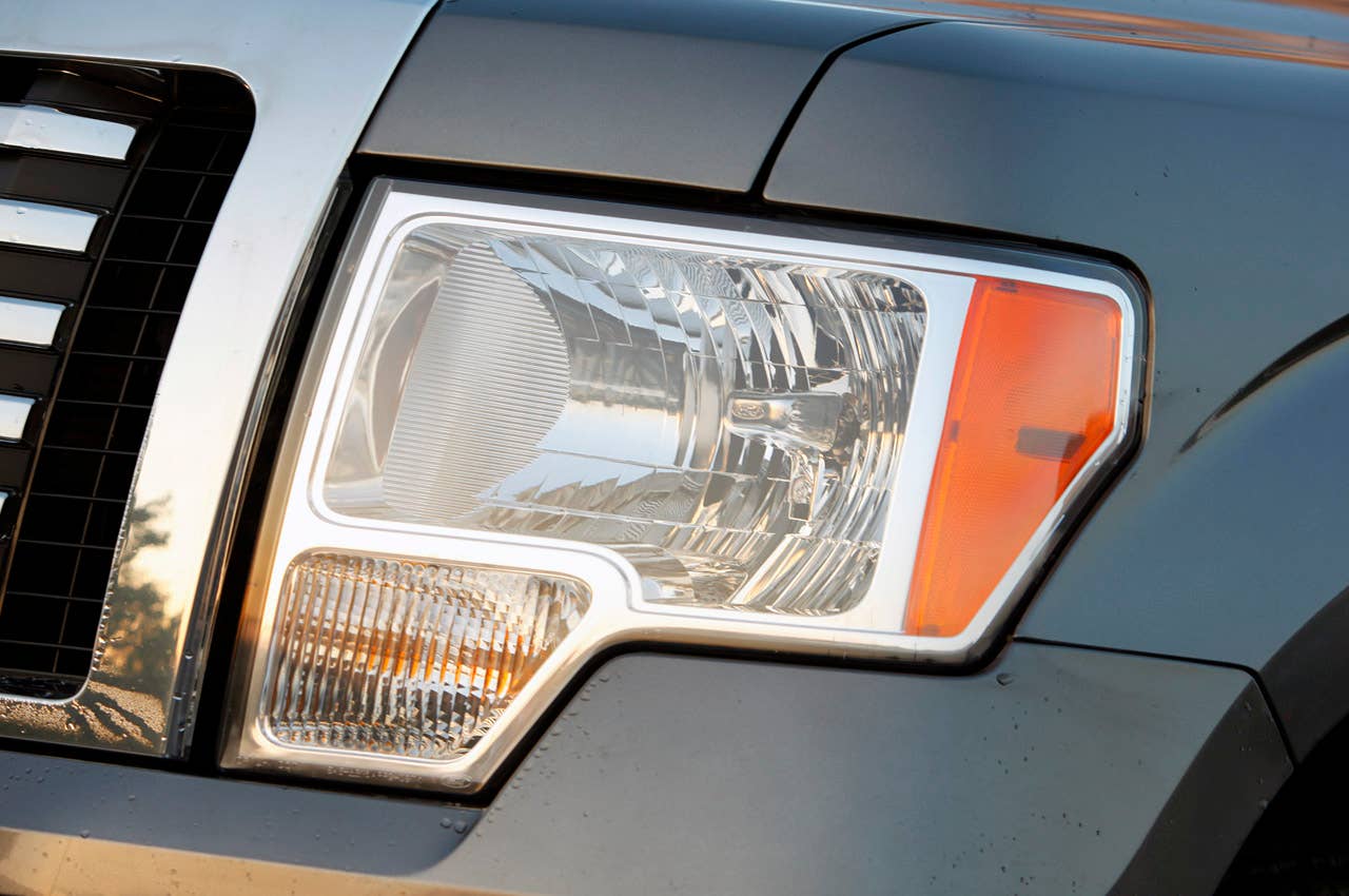 2011 Ford F-150 4x4 SuperCrew headlight