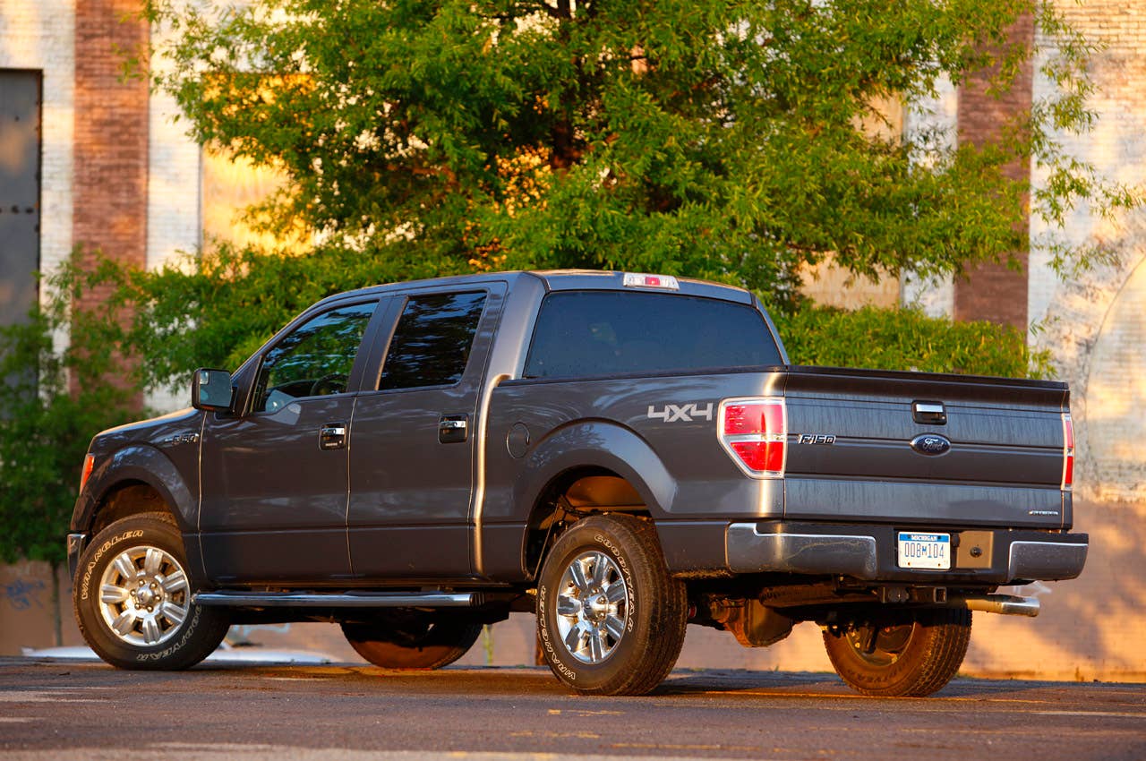 2011 Ford F-150 4x4 SuperCrew rear 3/4 view
